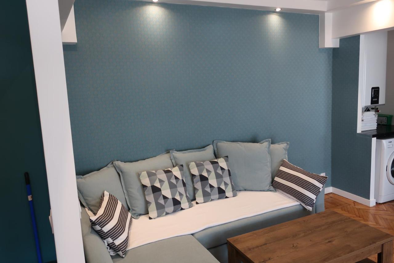Central 2 Apartment ไกรโอวา ภายนอก รูปภาพ