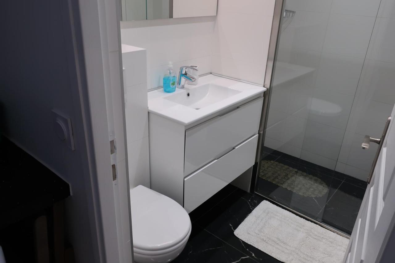 Central 2 Apartment ไกรโอวา ภายนอก รูปภาพ