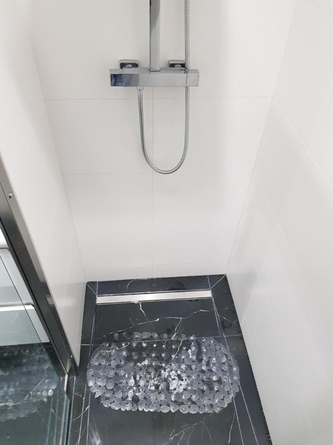 Central 2 Apartment ไกรโอวา ภายนอก รูปภาพ